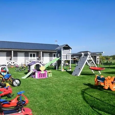 Comfortable Homes With Terraces, Prázdninový dům